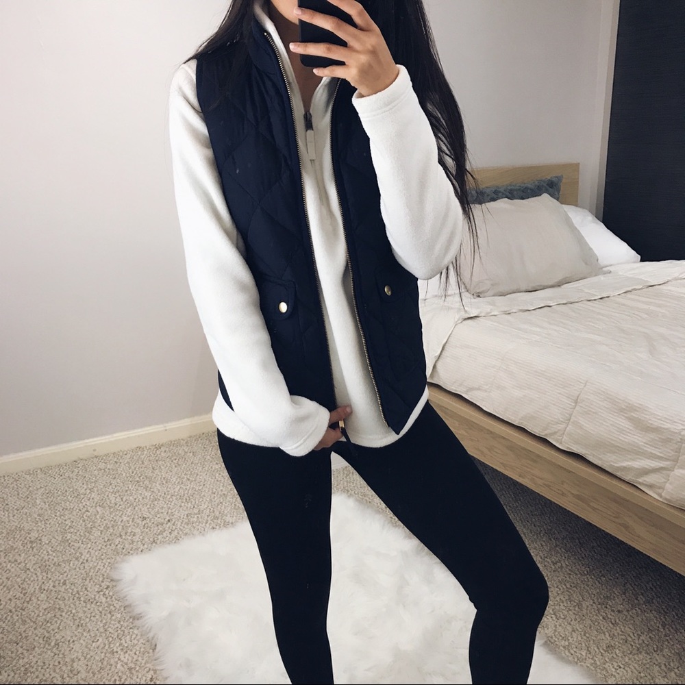 NWT J. Crew - Navy Blue Quilted Excursion Vest - Picture 3 of 7